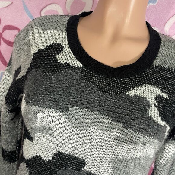 Kirra Camo Black & Multicolor Gray Grunge Streetwear Sweater Size Small - Picture 5 of 7